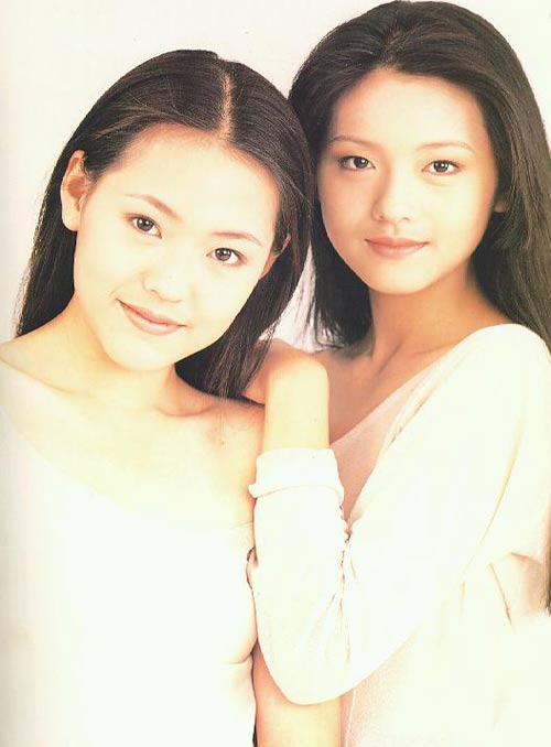 大S曬14歲時(shí)姐妹合影 背書(shū)包青澀姐妹清純
