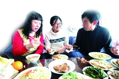 記者調(diào)查發(fā)現(xiàn)時間和金錢絆住回家的腳步 多數(shù)單位的探親假有名無實(shí)