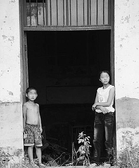 周飛龍遇害后，妻子改嫁，留下一對年幼的兒女。
