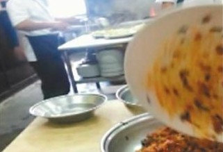 臺(tái)灣餐廳被指回收剩菜再拼盤(pán)賣(mài)給大陸游客