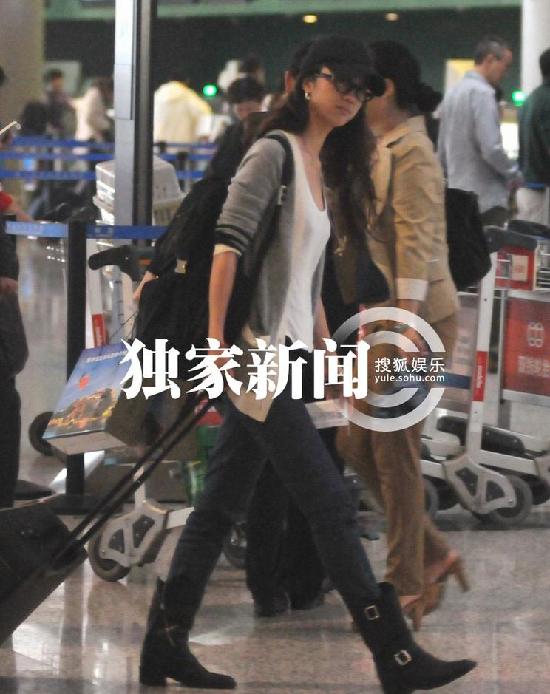 湯唯疑似男友曝光：滿面胡須 似張震