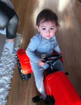 劉燁《藍(lán)宇》舊照被翻 愛(ài)子諾一太帥遭小女孩偷吻