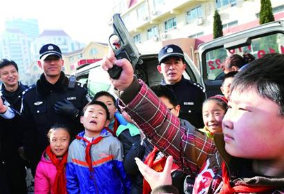 警營(yíng)開放咱過把癮