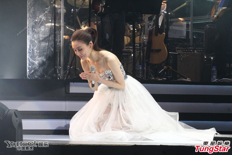 范瑋琪開(kāi)唱黑人愛(ài)相隨 張柏芝現(xiàn)身做嘉賓