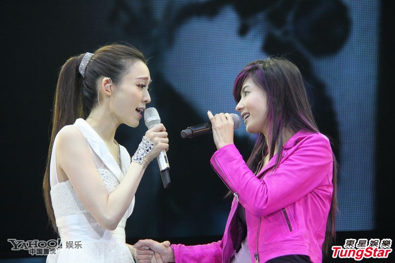范瑋琪開(kāi)唱黑人愛(ài)相隨 張柏芝現(xiàn)身做嘉賓