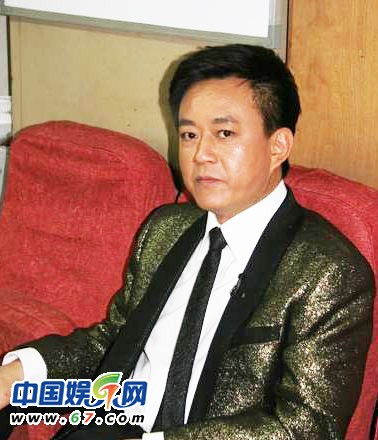朱軍現(xiàn)如今是春晚主持人里的大哥大，看這氣派！