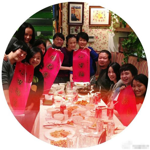 王菲與眾佛友開(kāi)派對(duì)（圖片來(lái)源：網(wǎng)絡(luò)）