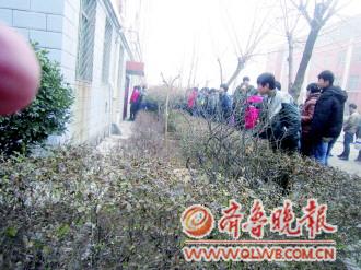 出事后,不少學(xué)生議論紛紛。