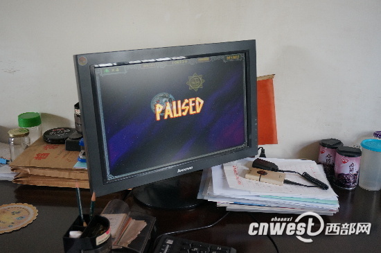 看到記者，慌忙中游戲來了個(gè)“暫停”