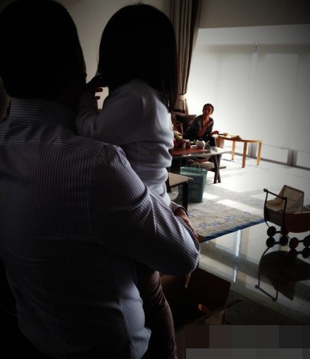 趙薇攜小四月與王菲兩女就餐 “三姐妹”一見(jiàn)如故