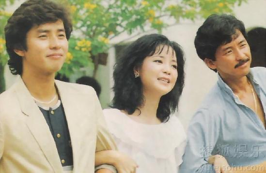 鄧麗君誕辰60周年 不愛紅妝愛軍裝重溫昔日美艷照