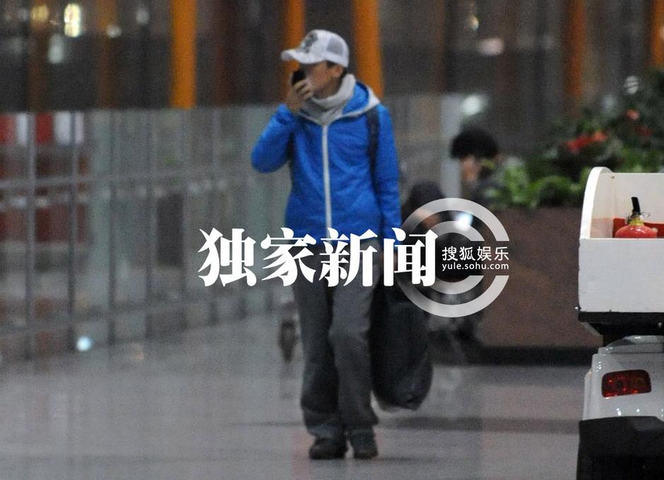 王寶強(qiáng)低調(diào)回京 愛妻開豪車接機(jī)共返愛巢