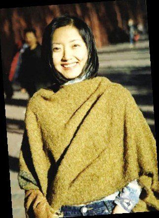 柴靜懶理“小三”風(fēng)波 素顏離北京獨自坐經(jīng)濟(jì)艙