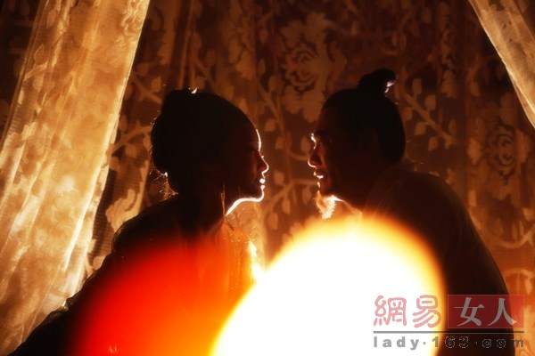 女星為藝術而裸露百態(tài) 大尺度