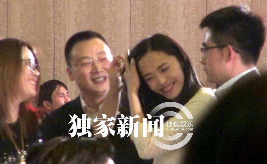 每日追星：趙文卓為愛妻當(dāng)“助理” 姚晨挺孕婦曹郁貼心接機