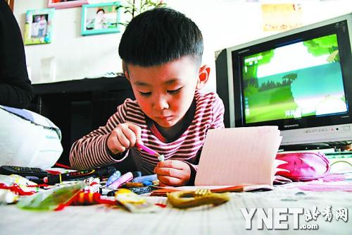 探訪(fǎng)上新聞聯(lián)播的光屁股小孩