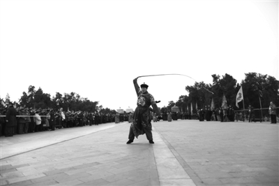 昨日上午，天壇公園上演清代祭天儀式，320人表演隊(duì)伍為歷年之最。新京報(bào)記者 浦峰 攝
