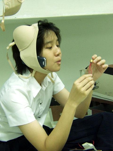 女學生的膽子到底有多大？