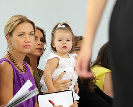 李湘趙薇黃奕女兒曝光 誰(shuí)家小公主最可愛(ài)