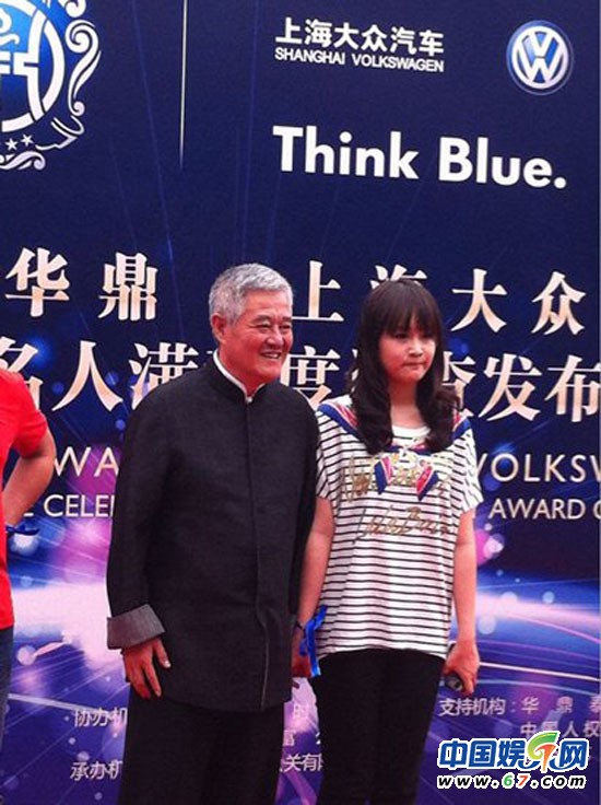 眾星現(xiàn)身華鼎獎(jiǎng)紅毯