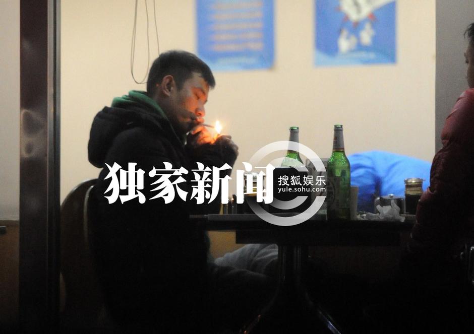 文章深夜外出吃飯喝酒 疑酒駕嚴重違規(guī)