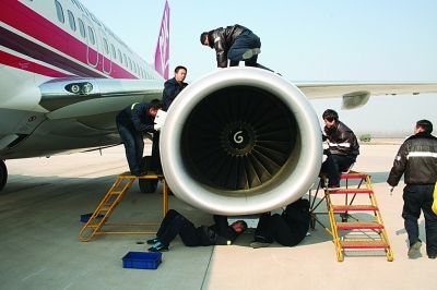 中聯(lián)航客機萬米高空發(fā)動機停轉