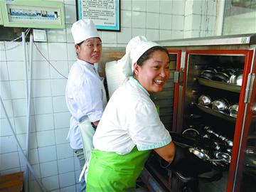 青島中小學(xué)食堂不達(dá)A就關(guān)門