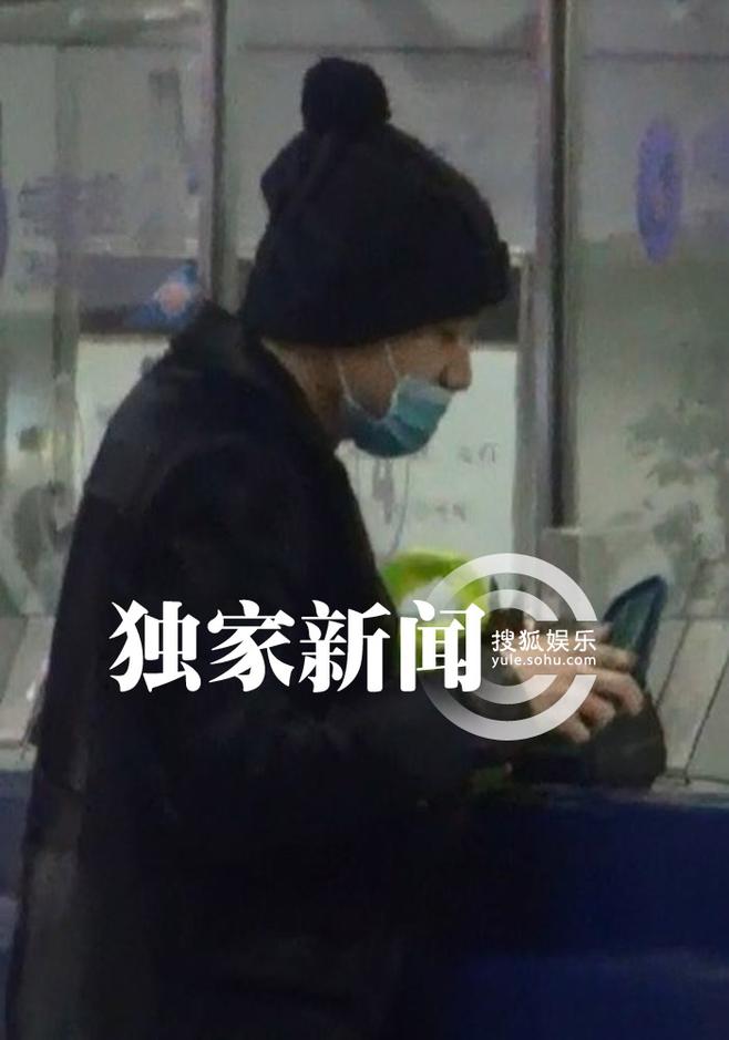 李代沫機場喬裝玩低調(diào) 工作不休撈金忙