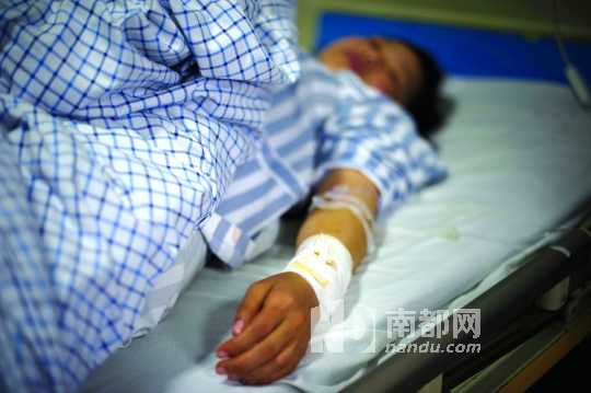 周女士自稱因例假拒絕行房，被丈夫毆打并砍斷手腳筋。南都記者 陳文才 攝