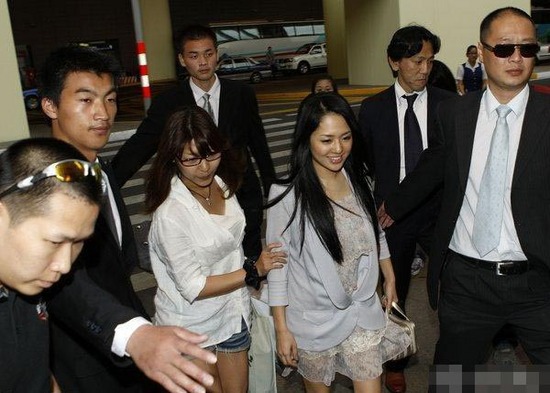 日本女優(yōu)進軍內地創(chuàng)業(yè)路 兼職陪酒無所不做