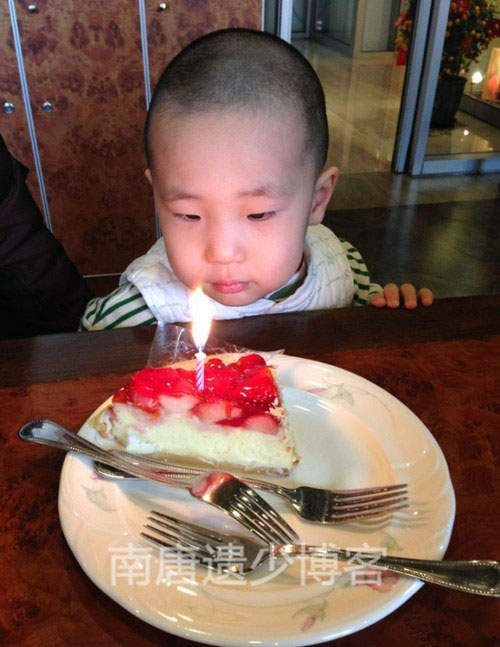 網(wǎng)曝44歲林永健3歲兒子近照 “小眼睛”像足了爸爸！