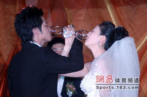 盤(pán)點(diǎn)那些情迷空姐的體育明星