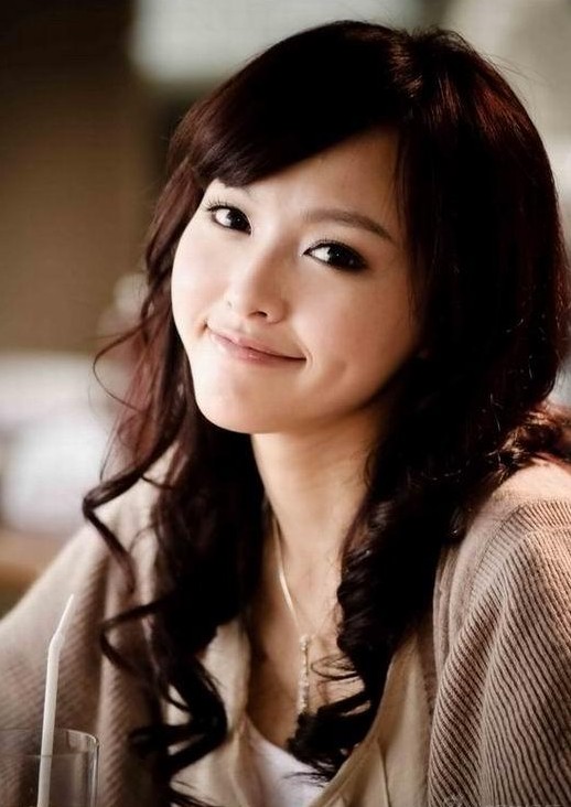 四小花旦背景曝光 唐嫣助理曬戀愛證據(jù)罵邱澤裝孫子！