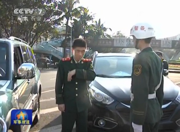 視視頻截圖：解放軍進(jìn)行軍車(chē)轉(zhuǎn)向整治。
