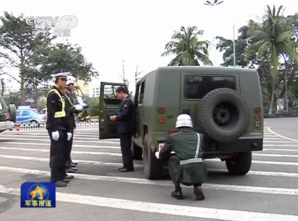 央視視頻截圖：解放軍進(jìn)行軍車(chē)專(zhuān)向整治。