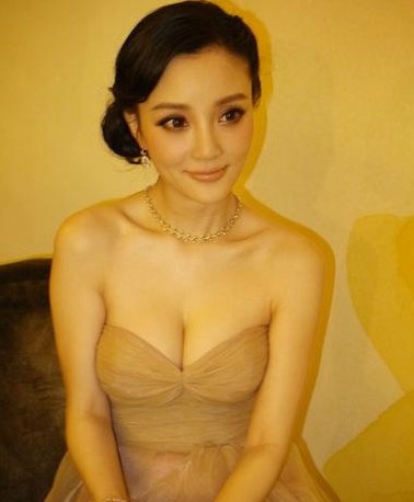 明星掀起劉?，F(xiàn)真顏美丑