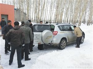 昨天上午，警方對被盜車輛進行勘察