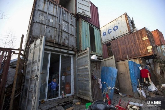 住在中國(guó):房?jī)r(jià)比天高 蝸居如蟻穴