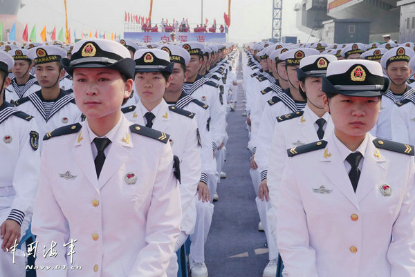 資料圖：中國遼寧艦上的女兵。
