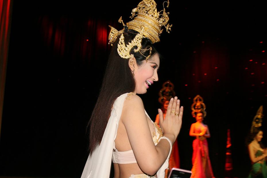 泰國曼谷人妖表演秀驚艷四座 豪乳美腿秒殺國內(nèi)超模