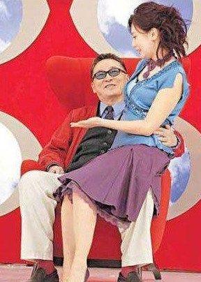 做派大膽女星：張柏芝調(diào)戲撒貝寧 ELLA強吻余文樂