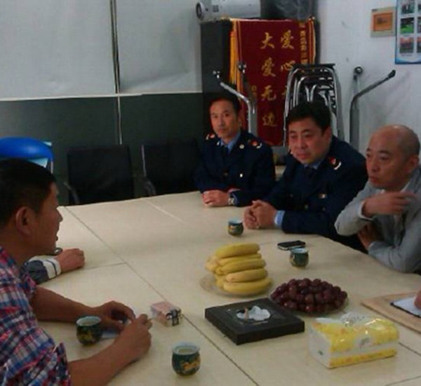 市北分局圍繞群眾最關(guān)心的問(wèn)題，認(rèn)真聽(tīng)取企業(yè)負(fù)責(zé)人的意見(jiàn)