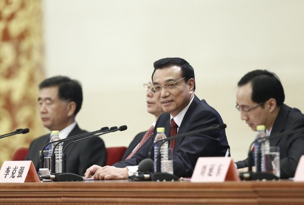 李克強(qiáng)約法三章:人民過好日子政府就要過緊日子 李克強(qiáng)約法三章:人民過好日子政府就要過緊日子