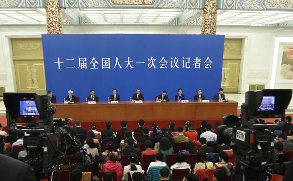 李克強(qiáng)約法三章:人民過好日子政府就要過緊日子 李克強(qiáng)約法三章:人民過好日子政府就要過緊日子