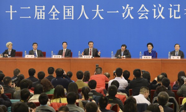 李克強(qiáng)約法三章:人民過好日子政府就要過緊日子 李克強(qiáng)約法三章:人民過好日子政府就要過緊日子