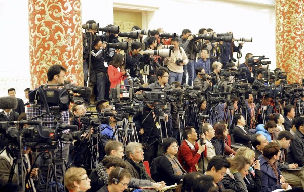 李克強(qiáng)約法三章:人民過好日子政府就要過緊日子 李克強(qiáng)約法三章:人民過好日子政府就要過緊日子