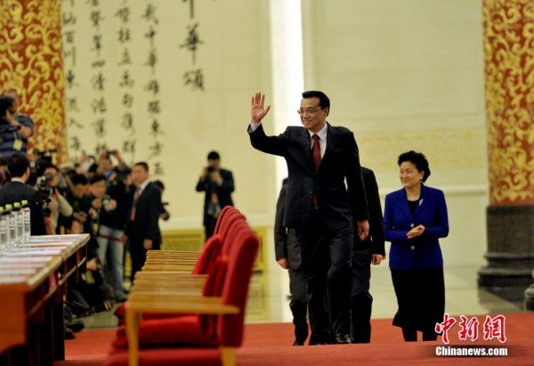 李克強(qiáng)約法三章:人民過好日子政府就要過緊日子 李克強(qiáng)約法三章:人民過好日子政府就要過緊日子