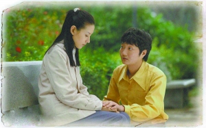 據(jù)說，王大治和董潔是因拍攝《請你原諒我》而生情。