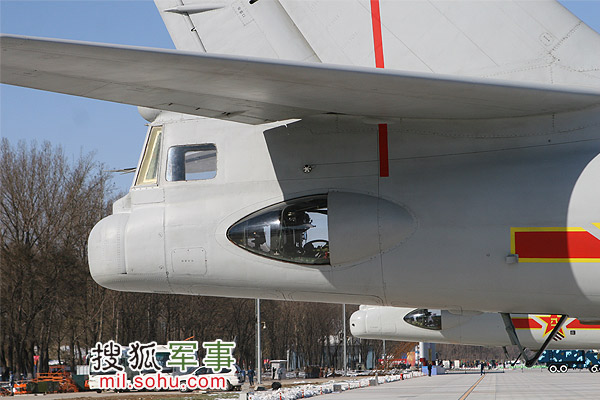 資料圖：轟-6H尾部特寫(xiě)。
