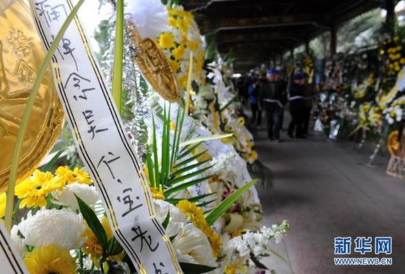 （社會(huì)）（4）華西村村民悼念吳仁寶